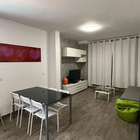 A 30 Metro De La Playa Con Piscina Y Garaje En La Carihuela Apartment