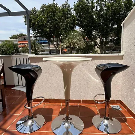 Apartment A 30 Metro De La Playa Con Piscina Y Garaje En La Carihuela *