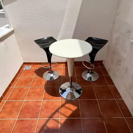 Apartment A 30 Metro De La Playa Con Piscina Y Garaje En La Carihuela *