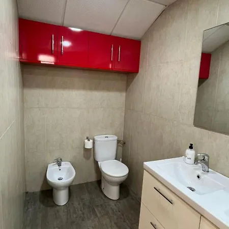 A 30 Metro De La Playa Con Piscina Y Garaje En La Carihuela Torremolinos