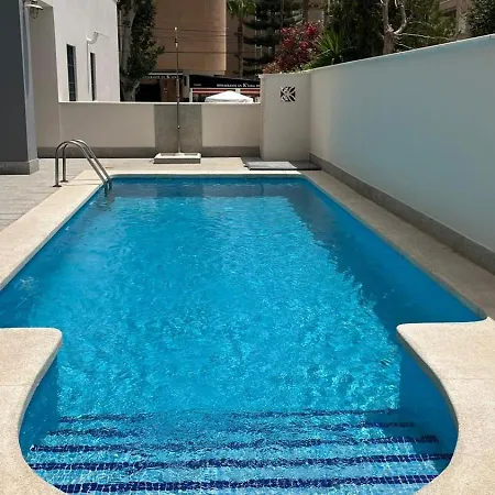 A 30 Metro De La Playa Con Piscina Y Garaje En La Carihuela *