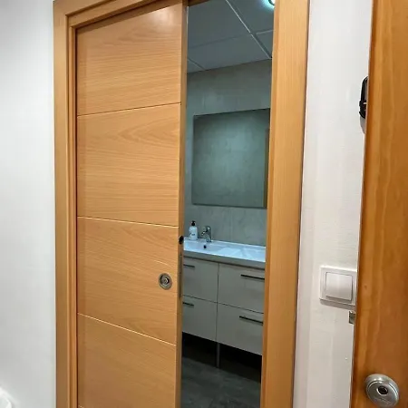 A 30 Metro De La Playa Con Piscina Y Garaje En La Carihuela