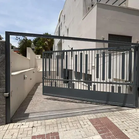 A 30 Metro De La Playa Con Piscina Y Garaje En La Carihuela * Торремолінос