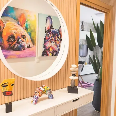 A 30 Metro De La Playa Con Piscina Y Garaje En La Carihuela Torremolinos