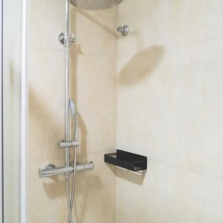 Apartment A 30 Metro De La Playa Con Piscina Y Garaje En La Carihuela *