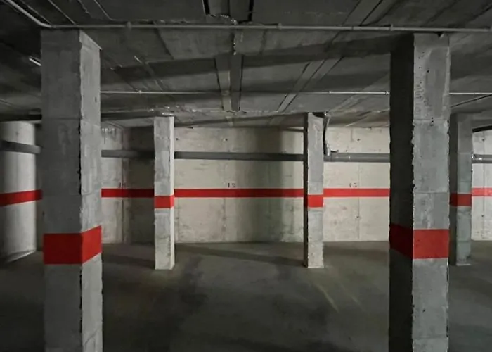 A 30 Metro De La Playa Con Piscina Y Garaje En La Carihuela *