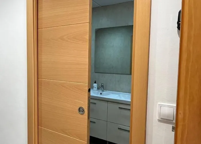 A 30 Metro De La Playa Con Piscina Y Garaje En La Carihuela