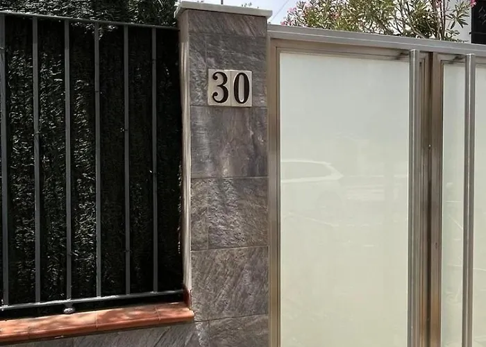 Apartament A 30 Metro De La Playa Con Piscina Y Garaje En La Carihuela *