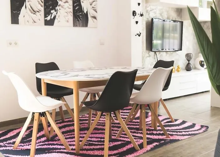 A 30 Metro De La Playa Con Piscina Y Garaje En La Carihuela Apartament