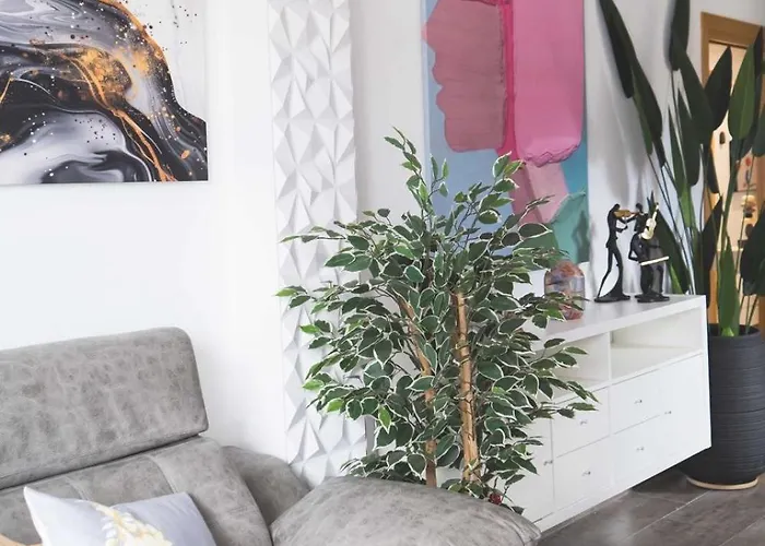 A 30 Metro De La Playa Con Piscina Y Garaje En La Carihuela Torremolinos